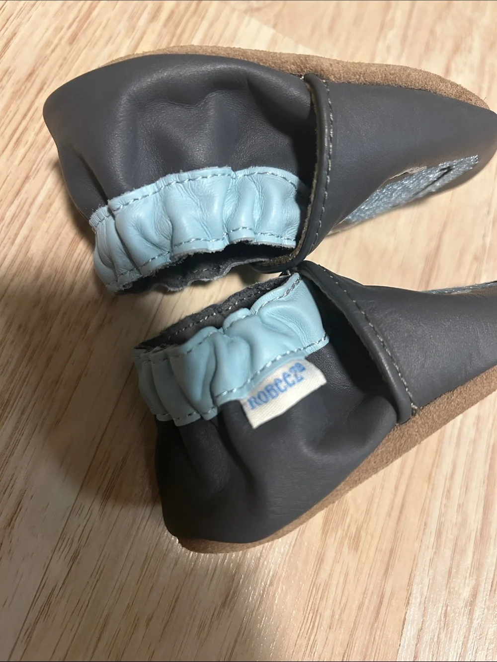 Robeez soft soles baby shoes size 6-12 months.